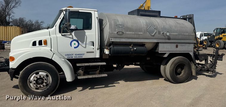 image for item DM5641 2007 Sterling L7500 oil distributor truck