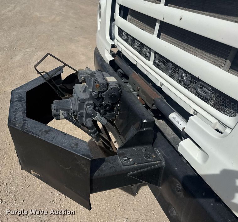 image for item DM5641 2007 Sterling L7500 oil distributor truck