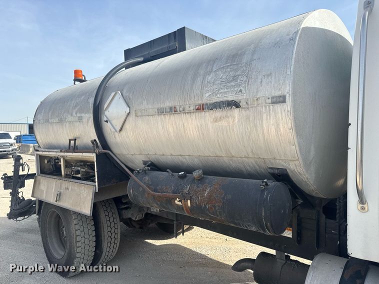 image for item DM5641 2007 Sterling L7500 oil distributor truck