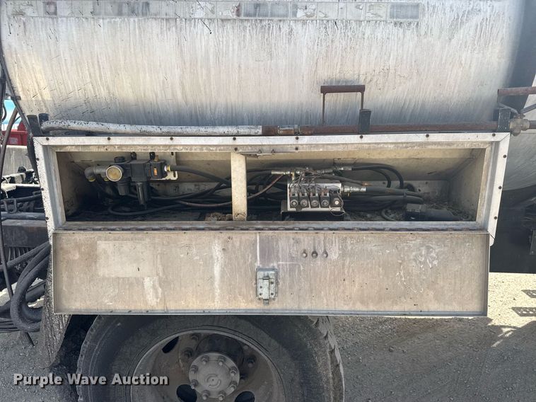 image for item DM5641 2007 Sterling L7500 oil distributor truck