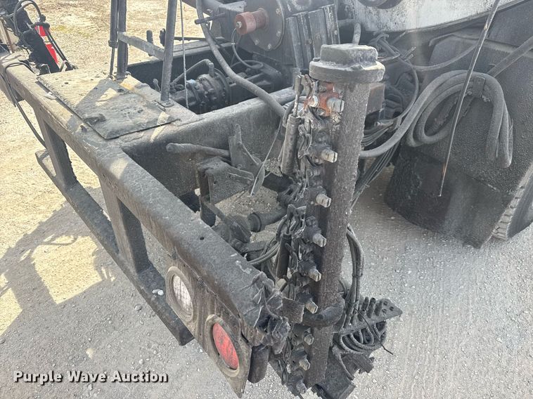 image for item DM5641 2007 Sterling L7500 oil distributor truck