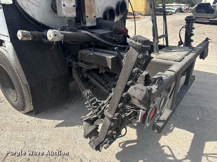 image for item DM5641 2007 Sterling L7500 oil distributor truck