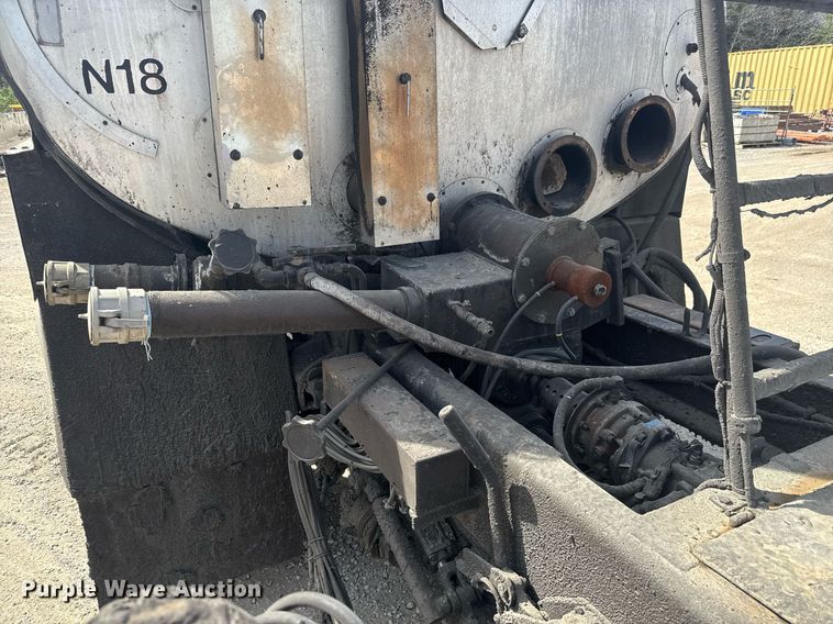 image for item DM5641 2007 Sterling L7500 oil distributor truck