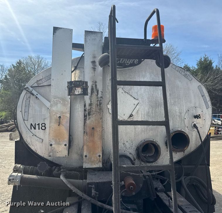 image for item DM5641 2007 Sterling L7500 oil distributor truck