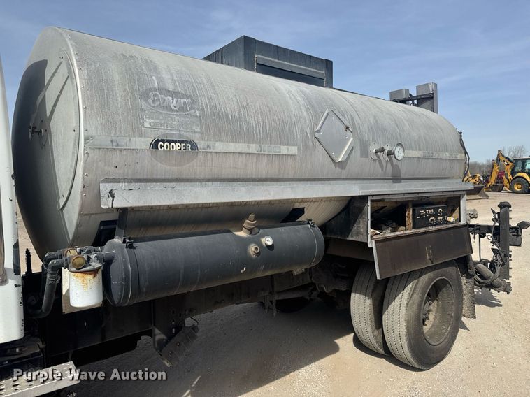 image for item DM5641 2007 Sterling L7500 oil distributor truck