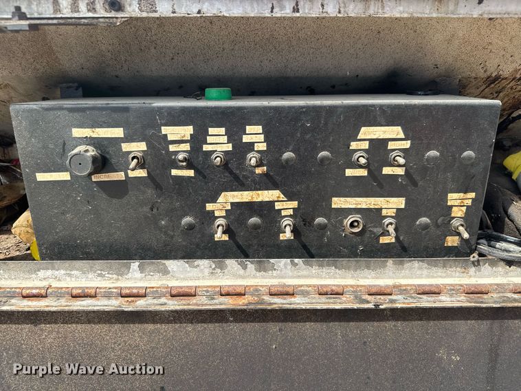 image for item DM5641 2007 Sterling L7500 oil distributor truck