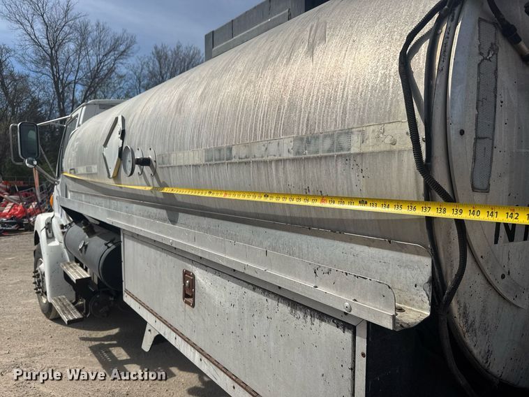 image for item DM5641 2007 Sterling L7500 oil distributor truck