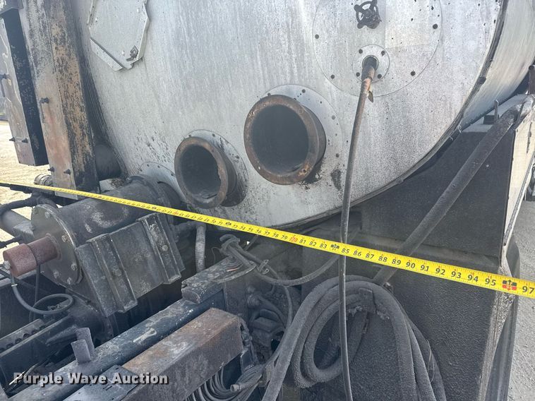 image for item DM5641 2007 Sterling L7500 oil distributor truck