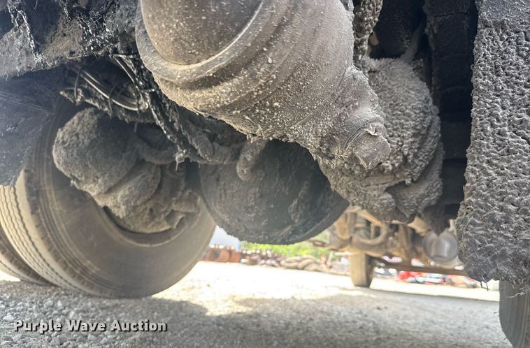 image for item DM5641 2007 Sterling L7500 oil distributor truck