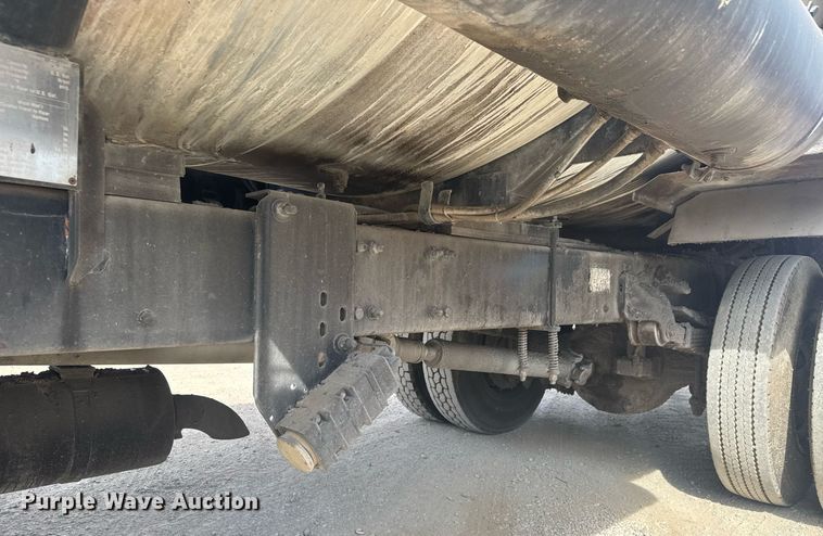 image for item DM5641 2007 Sterling L7500 oil distributor truck