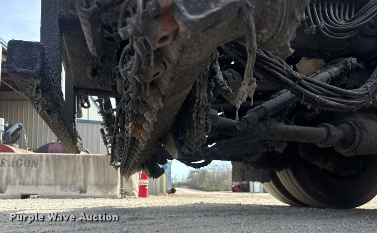 image for item DM5641 2007 Sterling L7500 oil distributor truck