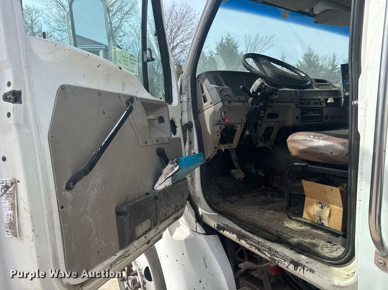 image for item DM5641 2007 Sterling L7500 oil distributor truck