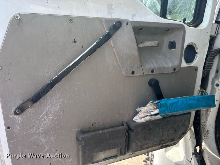 image for item DM5641 2007 Sterling L7500 oil distributor truck