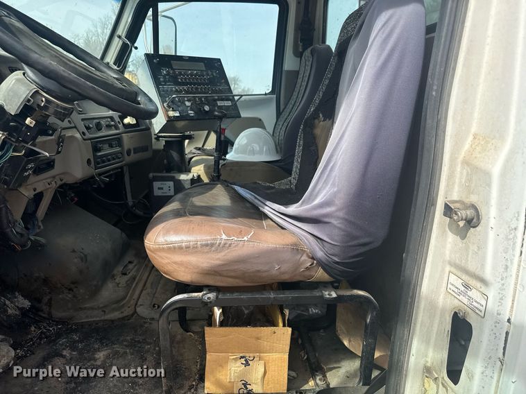 image for item DM5641 2007 Sterling L7500 oil distributor truck