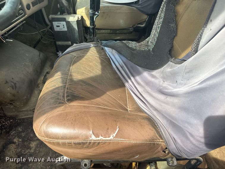 image for item DM5641 2007 Sterling L7500 oil distributor truck