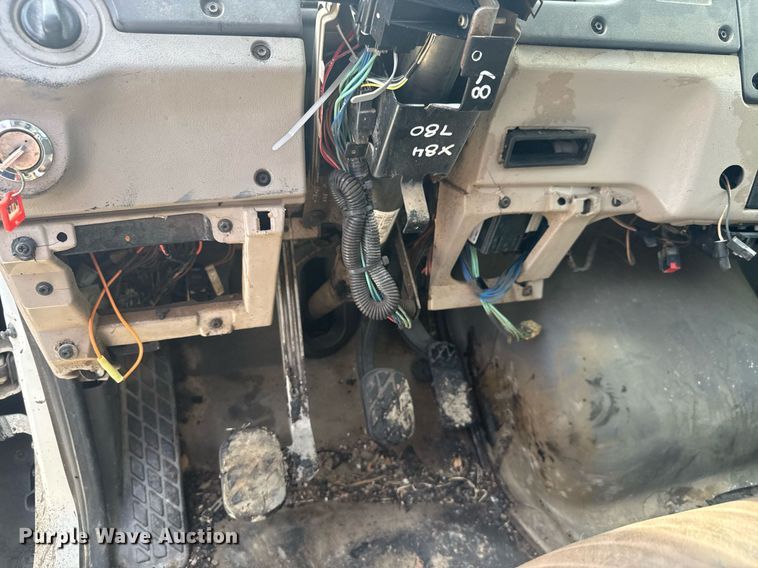 image for item DM5641 2007 Sterling L7500 oil distributor truck