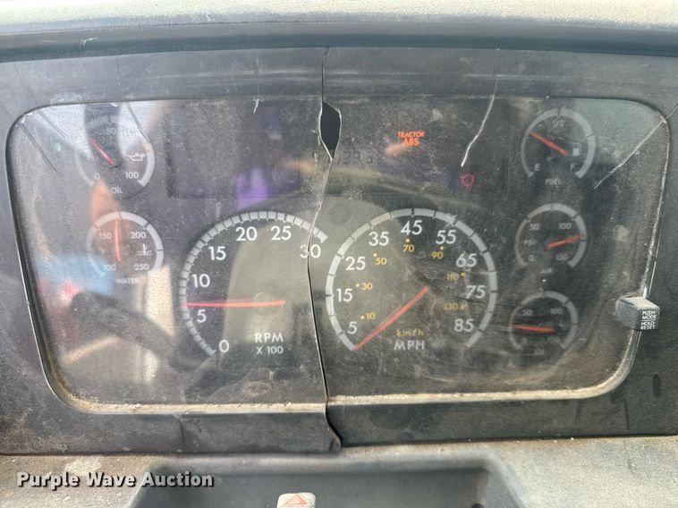 image for item DM5641 2007 Sterling L7500 oil distributor truck