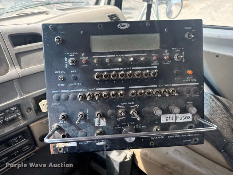 image for item DM5641 2007 Sterling L7500 oil distributor truck