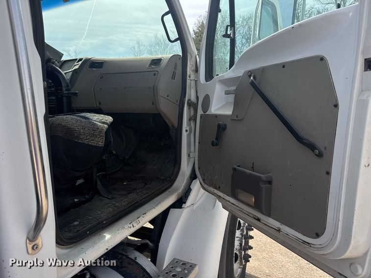 image for item DM5641 2007 Sterling L7500 oil distributor truck