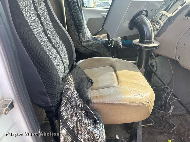 image for item DM5641 2007 Sterling L7500 oil distributor truck