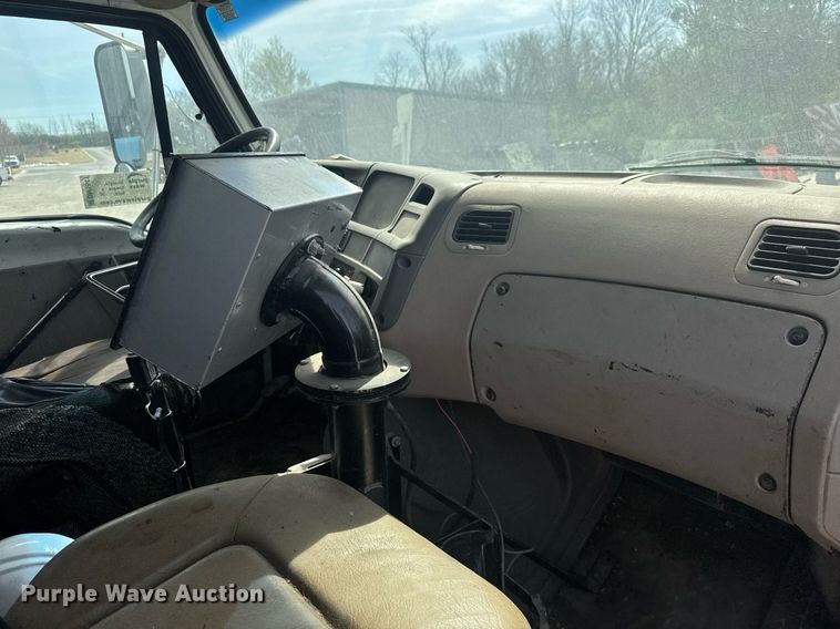 image for item DM5641 2007 Sterling L7500 oil distributor truck