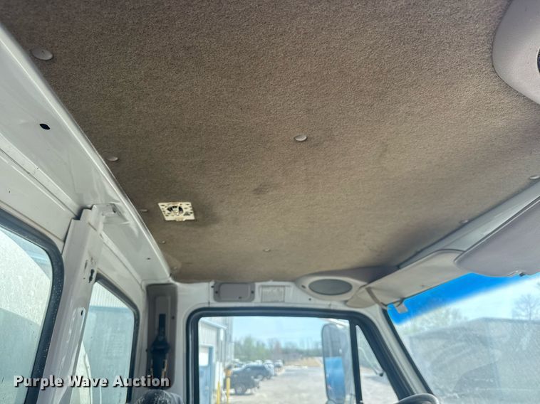 image for item DM5641 2007 Sterling L7500 oil distributor truck