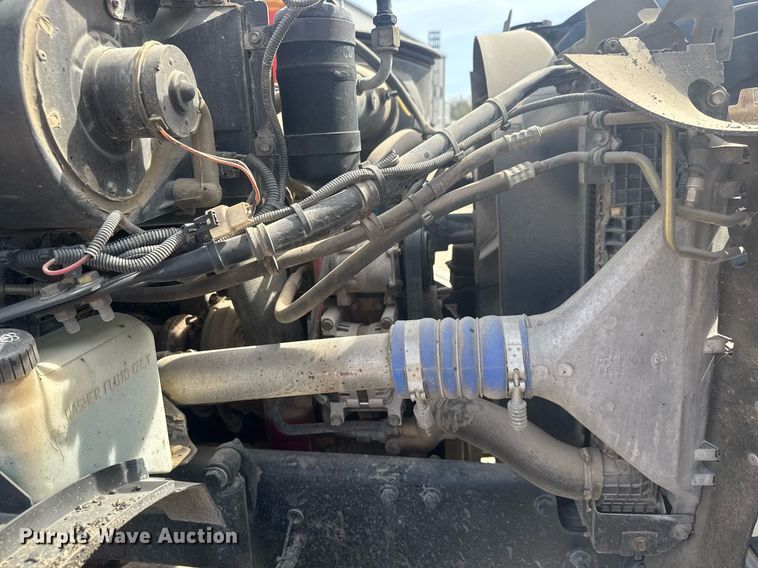 image for item DM5641 2007 Sterling L7500 oil distributor truck