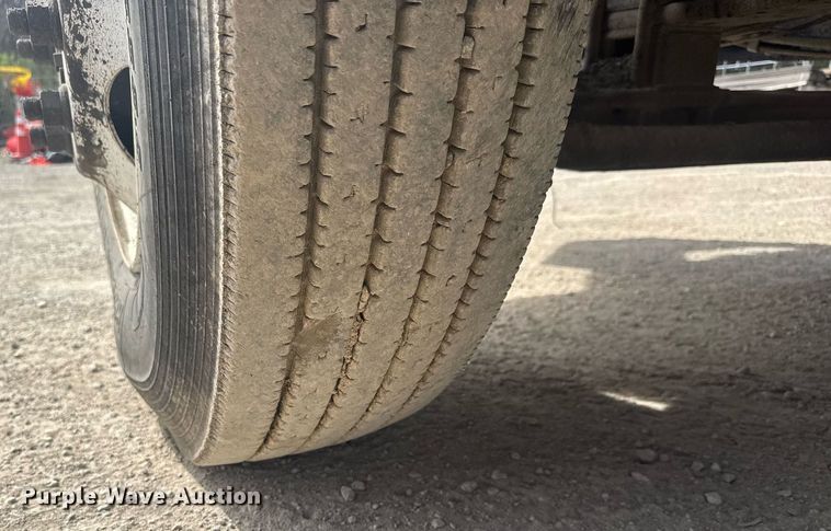 image for item DM5641 2007 Sterling L7500 oil distributor truck