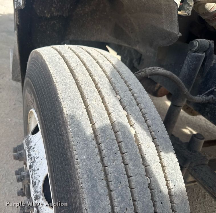 image for item DM5641 2007 Sterling L7500 oil distributor truck