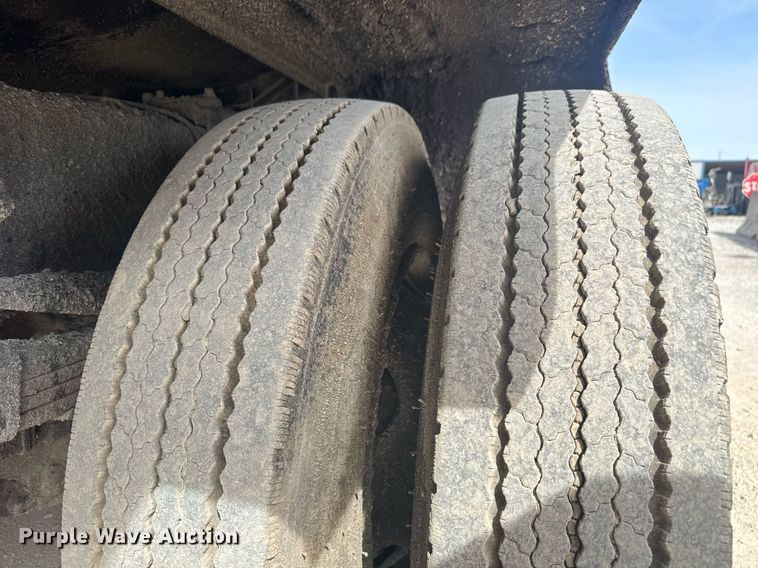 image for item DM5641 2007 Sterling L7500 oil distributor truck