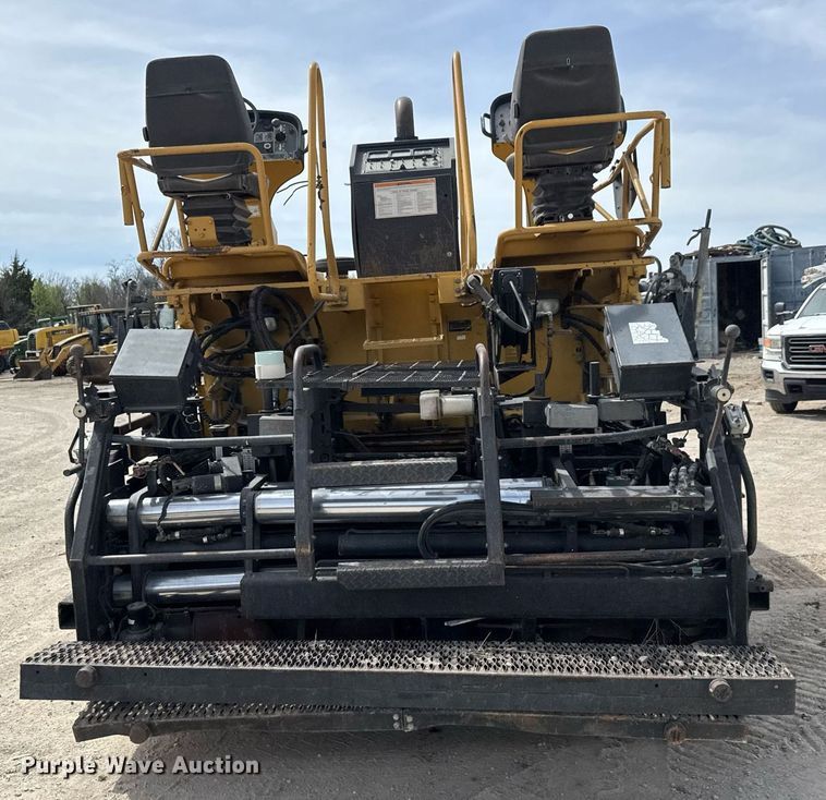 image for item DM5653 2004 Caterpillar AP-655C paver