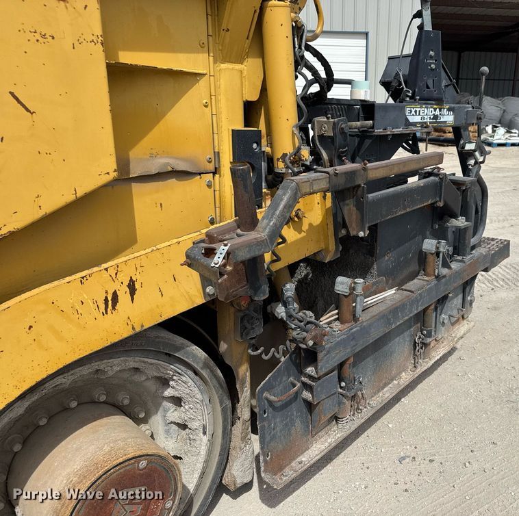 image for item DM5653 2004 Caterpillar AP-655C paver