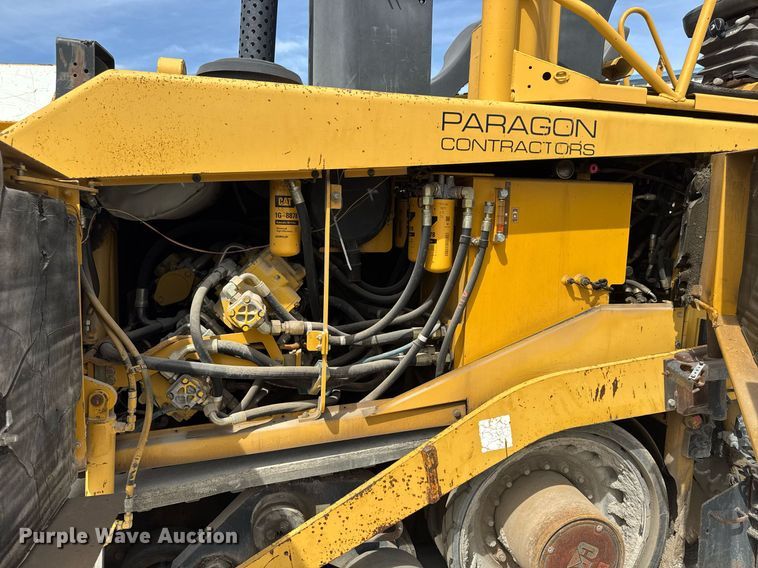 image for item DM5653 2004 Caterpillar AP-655C paver