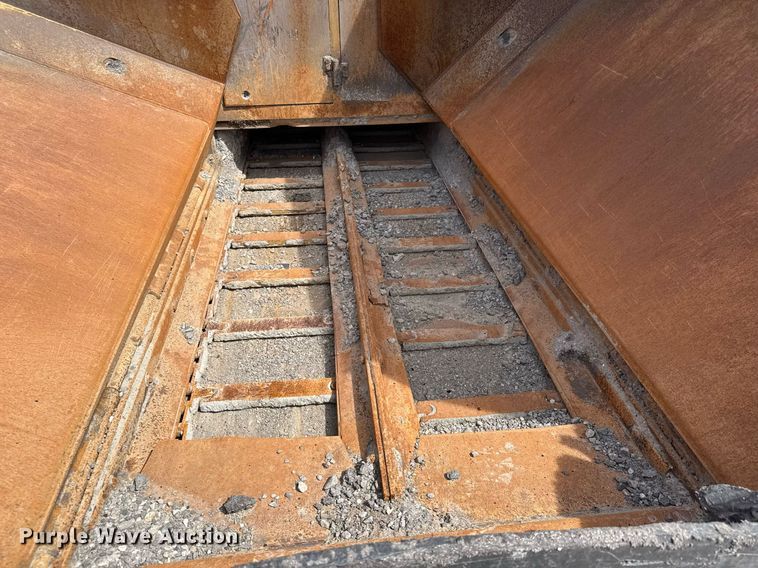 image for item DM5653 2004 Caterpillar AP-655C paver