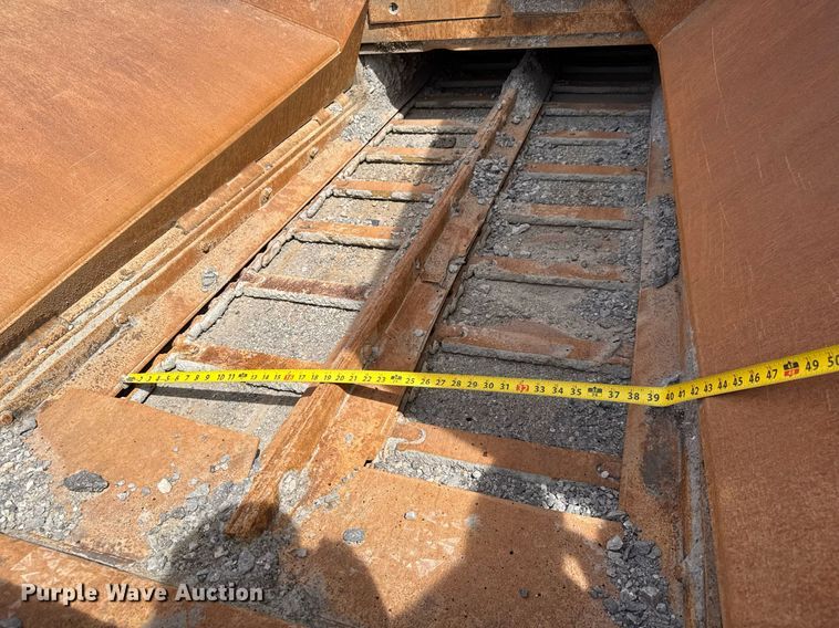 image for item DM5653 2004 Caterpillar AP-655C paver