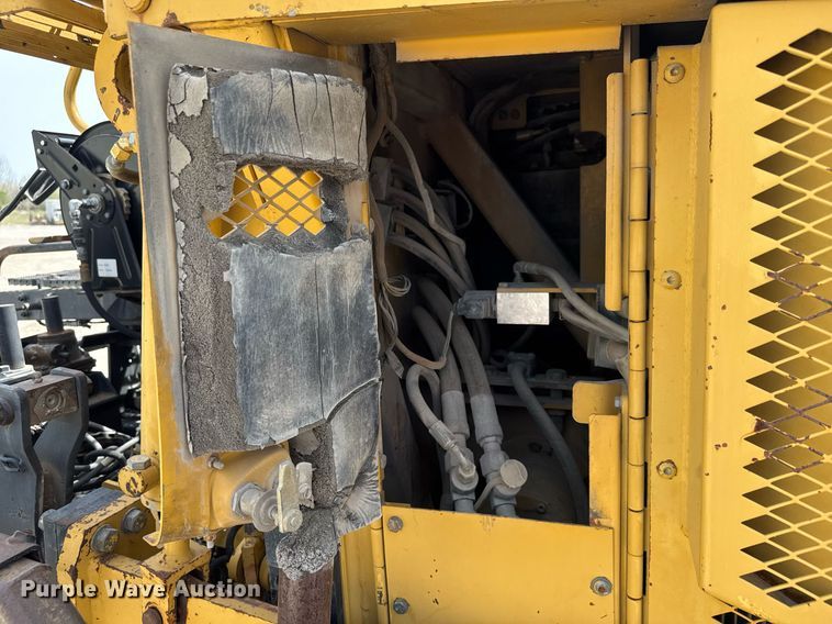 image for item DM5653 2004 Caterpillar AP-655C paver