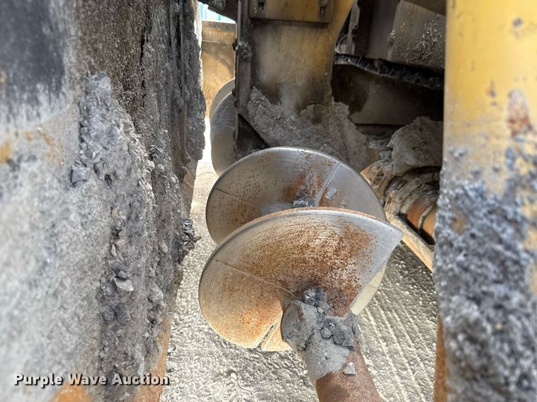 image for item DM5653 2004 Caterpillar AP-655C paver