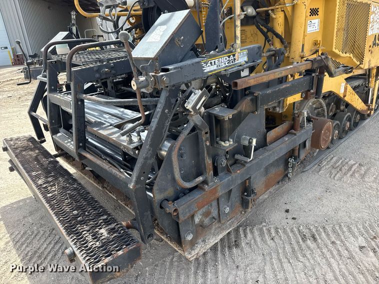 image for item DM5653 2004 Caterpillar AP-655C paver