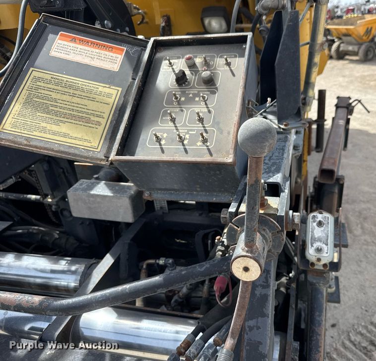 image for item DM5653 2004 Caterpillar AP-655C paver