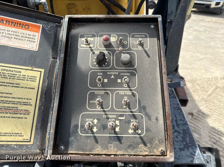 image for item DM5653 2004 Caterpillar AP-655C paver