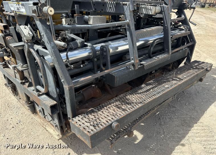 image for item DM5653 2004 Caterpillar AP-655C paver