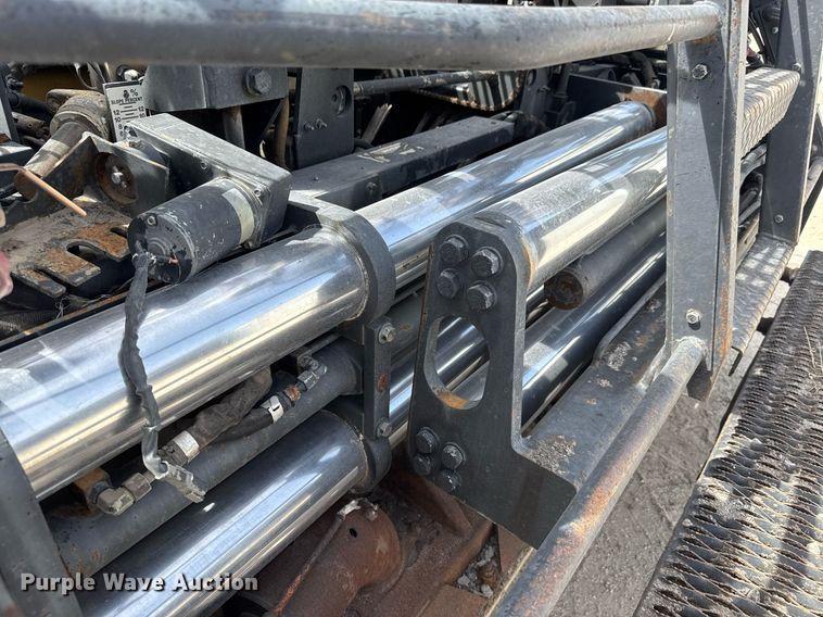 image for item DM5653 2004 Caterpillar AP-655C paver