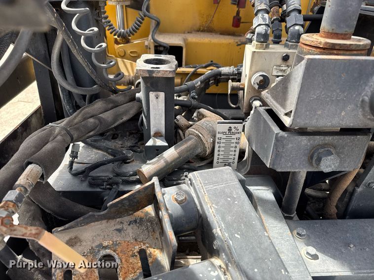 image for item DM5653 2004 Caterpillar AP-655C paver