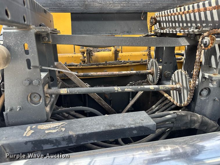 image for item DM5653 2004 Caterpillar AP-655C paver