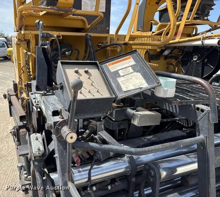 image for item DM5653 2004 Caterpillar AP-655C paver