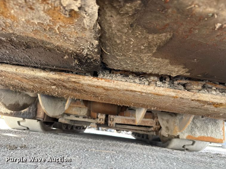 image for item DM5653 2004 Caterpillar AP-655C paver