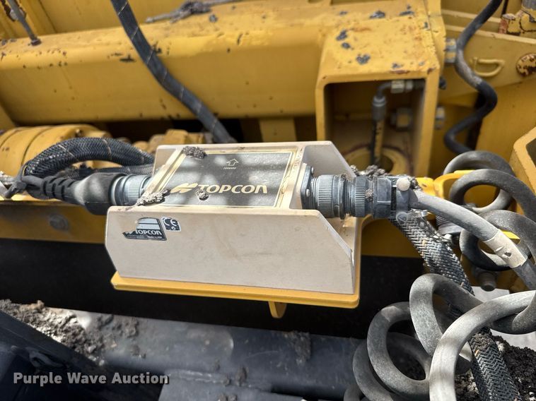 image for item DM5653 2004 Caterpillar AP-655C paver