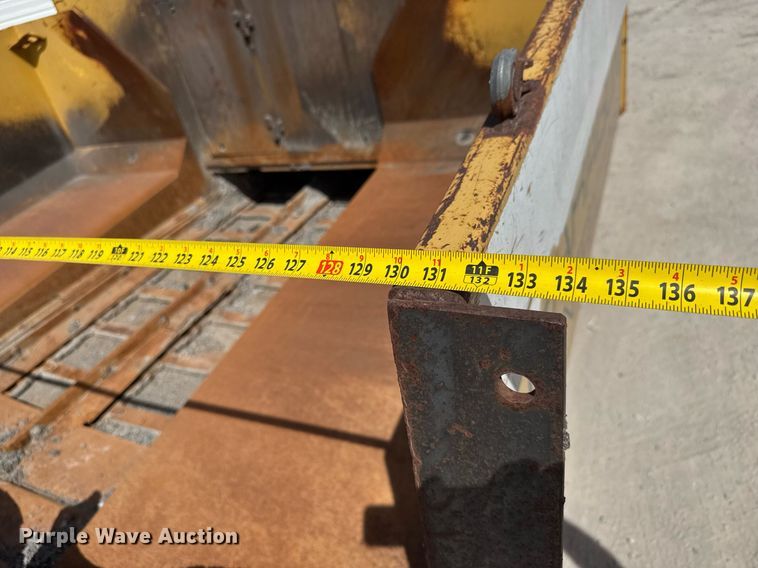 image for item DM5653 2004 Caterpillar AP-655C paver