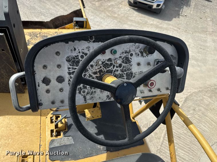image for item DM5653 2004 Caterpillar AP-655C paver