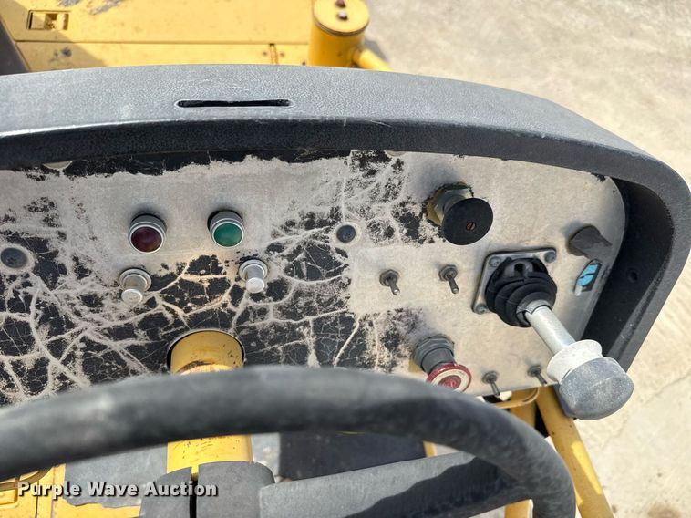 image for item DM5653 2004 Caterpillar AP-655C paver